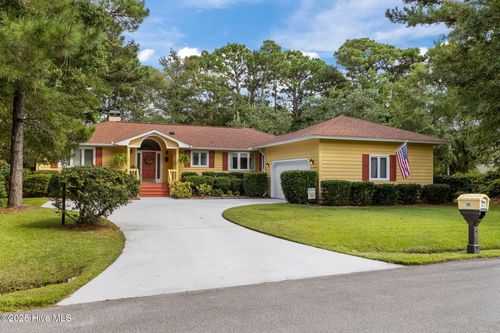 105 Fairway Dr W, Morehead City, NC, 28557-9608 | Card Image