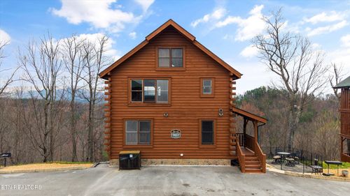 2833 White Oak Ridge Ln, Sevierville, TN, 37862-6164 | Card Image