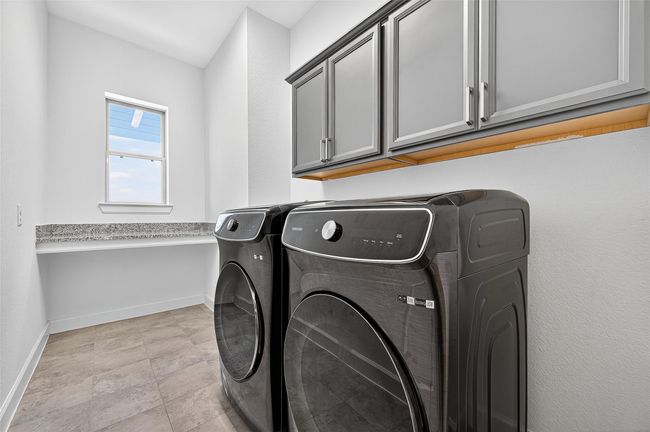 Oversized Utility Room | Image 17