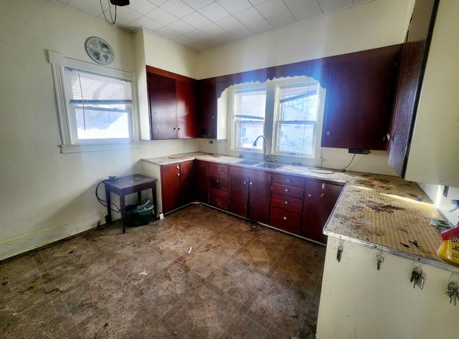 25 W South St, House other with 3 bedrooms, 2 bathrooms and null parking in Hartford MI | Image 5