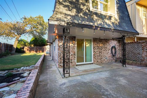 2825 Summit View Dr, Bedford, TX, 76021-4321 | Card Image