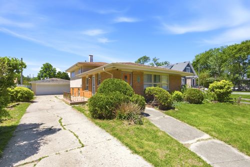 9224 Melvina Ave, Oak Lawn, IL, 60453-1554 | Card Image