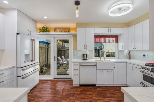 334 W Santa Elena Rd, Palm Springs, CA, 92262-2975 | Card Image