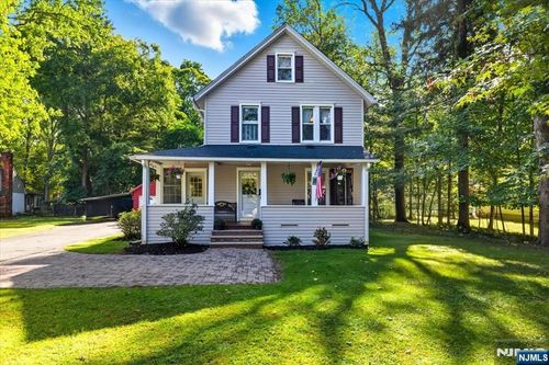 528 Wyckoff Ave, Ramsey, NJ, 07446-2245 | Card Image