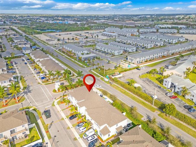 809 Se 16 Th Ct, Townhouse with 3 bedrooms, 3 bathrooms and null parking in Homestead FL | Image 7