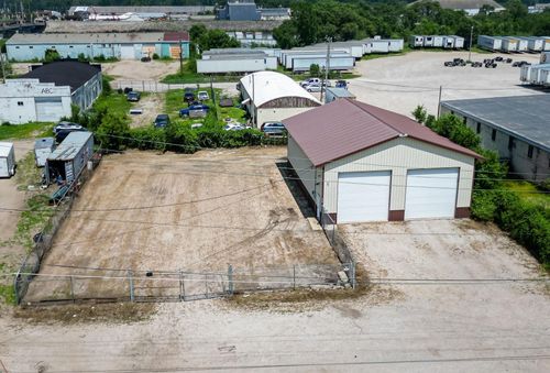 2021 Commercial St, Waterloo, IA, 50702-1311 | Card Image