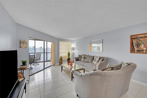 302-7250 Fairfax Dr, Tamarac, FL, 33321-4304 | Card Image