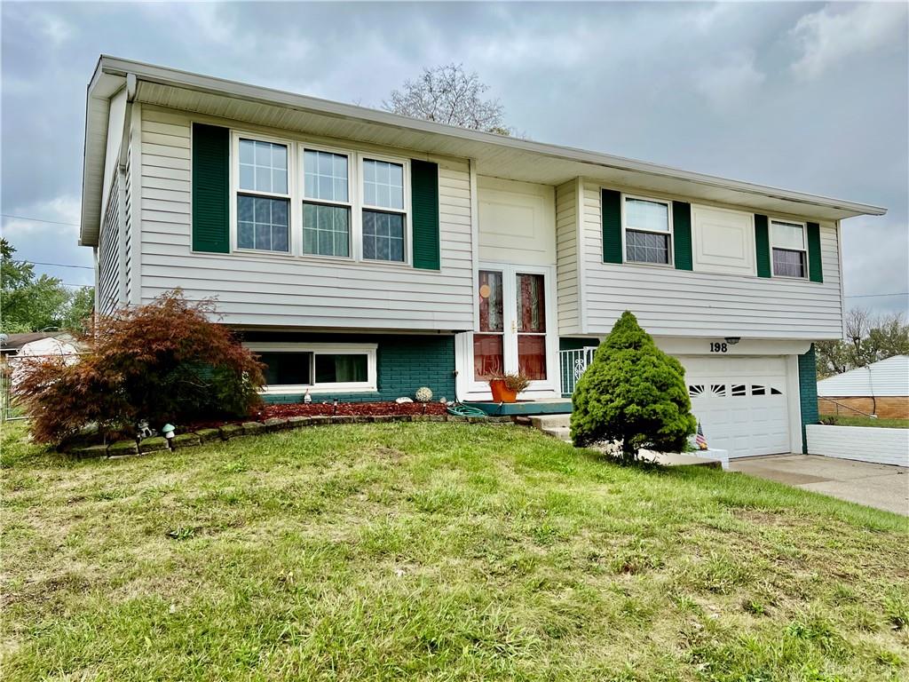 Golfwood Dr, West Carrollton, OH 45449