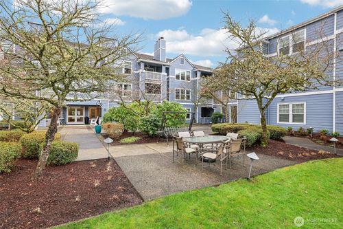 apt-207-3935 226th Pl Se, Issaquah, WA, 98029-6217 | Card Image