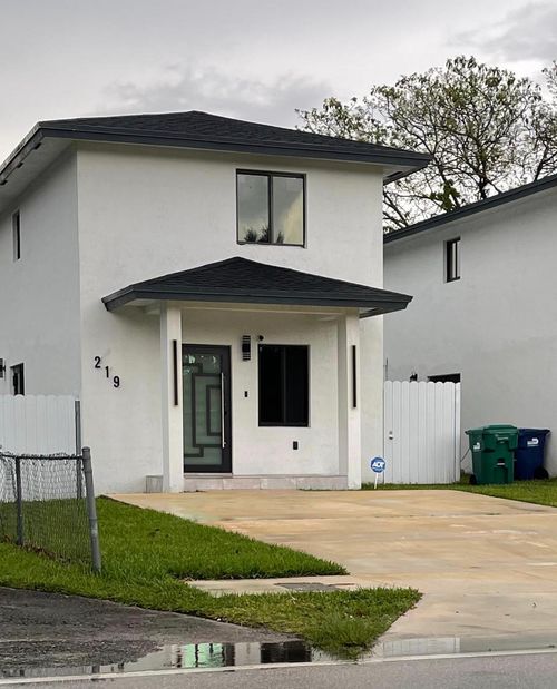 219 Ne 159th St, Miami, FL, 33162-5005 | Card Image