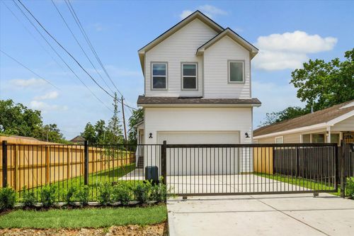 901 E 37th St, Houston, TX, 77022-5027 | Card Image