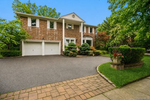 15 Hunt Ct, Roslyn, NY, 11576-3210 | Card Image