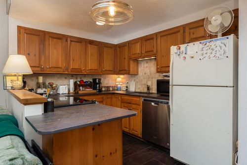 841 Cove Dr, Grantham, NH, 03753-5428 | Card Image