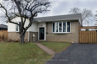 26 Cumbrian Crt, House other with 3 bedrooms, 2 bathrooms and 3 parking in Brampton ON | Image 1