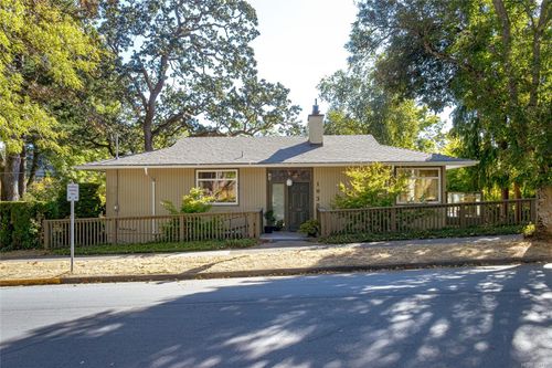 1030 Joan Cres, Victoria, BC, V8S3L5 | Card Image