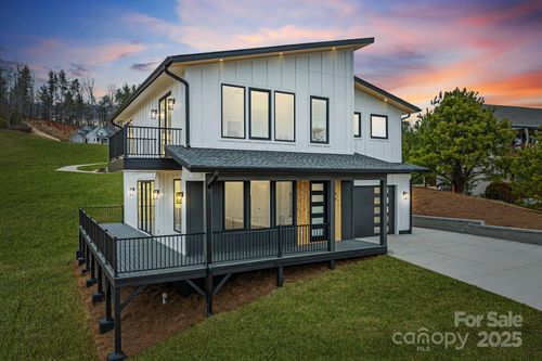16 Lawson Ridge Rd, Leicester, NC, 28748-8601 | Card Image