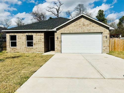 8605 Caddo Road, Houston, TX, 77078 | Card Image