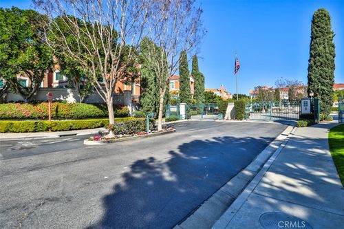 5 Arese Aisle, Irvine, CA, 92606-8354 | Card Image