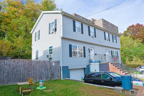 147 Orchard St, Yonkers, NY, 10703-2807 | Card Image