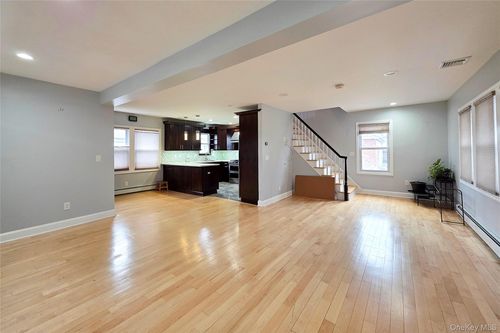 18 Prospect St, Spring Valley, NY, 10977-7307 | Card Image