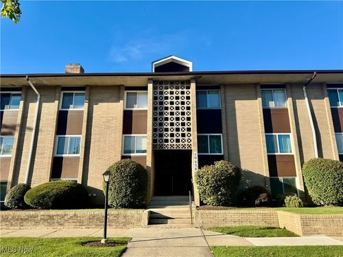 10438 N Church Dr, Parma Heights, OH, 44130-8606 | Card Image