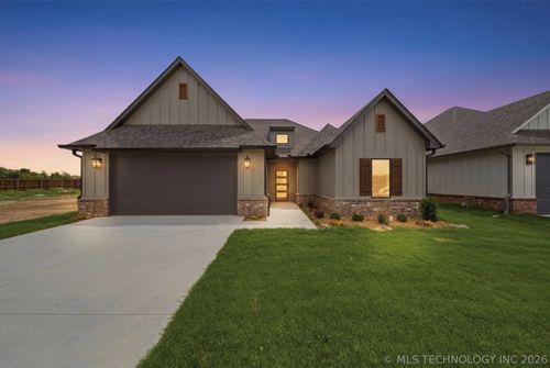 1005 S Chickasaw St, Skiatook, OK, 74070 | Card Image