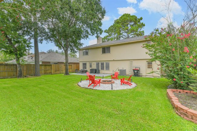 View of the back of the house from the yard. | Image 23