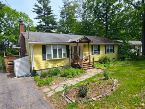 184 Carriage Hill Rd, Brattleboro, VT, 05301-6187 | Card Image