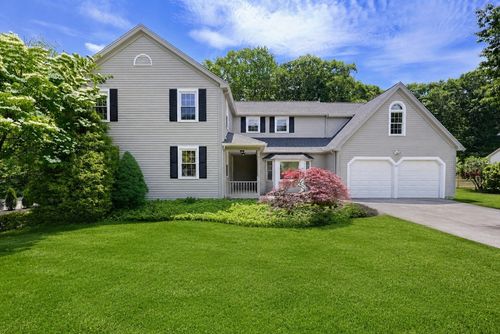13 Fairway Ln, Medway, MA, 02053-2422 | Card Image