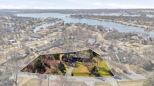 716 Kiowa Dr E, Gainesville, TX, 76240-9248 | Card Image