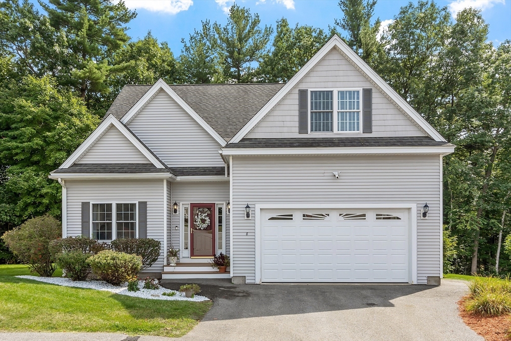 Thoreau Ln, Tyngsboro, MA 01879