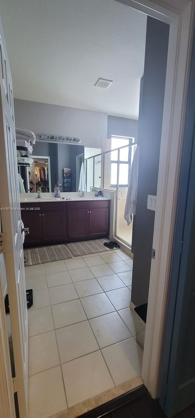 3445 W 92 Nd Pl, Townhouse with 3 bedrooms, 3 bathrooms and null parking in Hialeah FL | Image 17