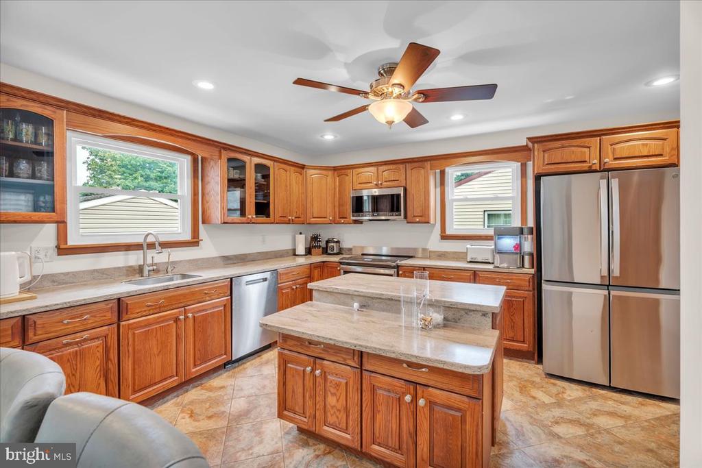 Residential in MAPLE SHADE 4