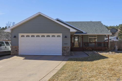 1929 Hillsview Dr, rapid city, SD, 57702-3132 | Card Image