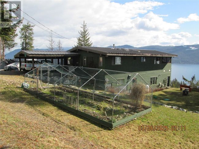 5305 Meadow Creek Cres, House other with 4 bedrooms, 3 bathrooms and 5 parking in Celista BC | Image 6