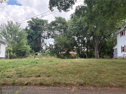 849 Yale St, Akron, OH, 44311-1436 | Card Image