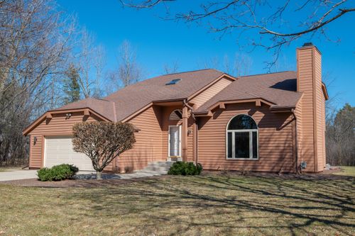 10510 N Stratford Pl, Mequon, WI, 53092-5553 | Card Image