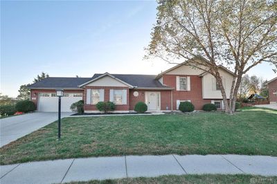 560 Anthony Lane, House other with 3 bedrooms, 3 bathrooms and null parking in Miamisburg OH | Image 1