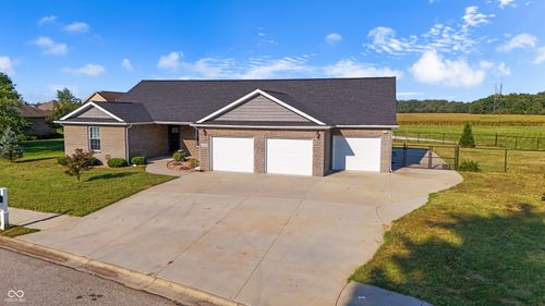 1604 Bell Ford Dr E, Seymour, IN, 47274-7422 | Card Image