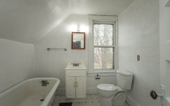 Bathroom | Image 29