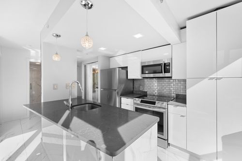 702-1188 Howe St, Vancouver, BC, V6Z2S8 | Card Image