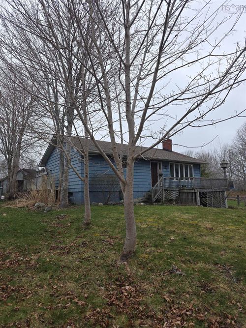 197 Hammond St, Shelburne, NS, B0T1W0 | Card Image