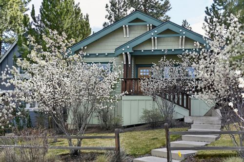 1370 Nw Mt Washington Dr, Bend, OR, 97703-6728 | Card Image