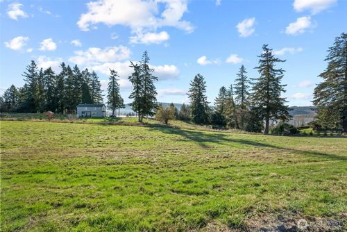 37 Sunnyfield Dr, Cathlamet, WA, 98612-8906 | Card Image