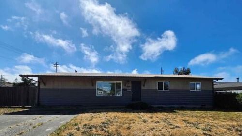 1990 Grant St, North Bend, OR, 97459-1717 | Card Image