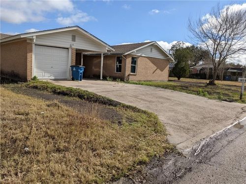124 Redwood Dr, Mathis, TX, 78368-1530 | Card Image