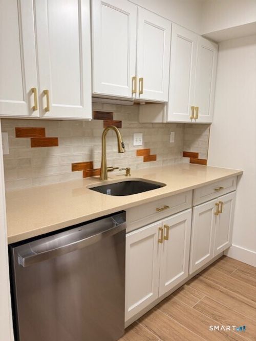 7-7 Spring St, Wethersfield, CT, 06109-3422 | Card Image