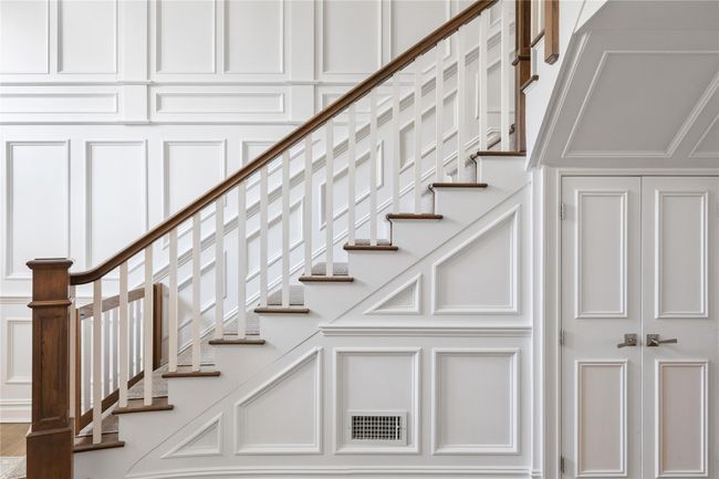 Stairway with a decorative wall | Image 6