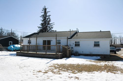 424 W Cedar St, Standish, MI, 48658-9524 | Card Image