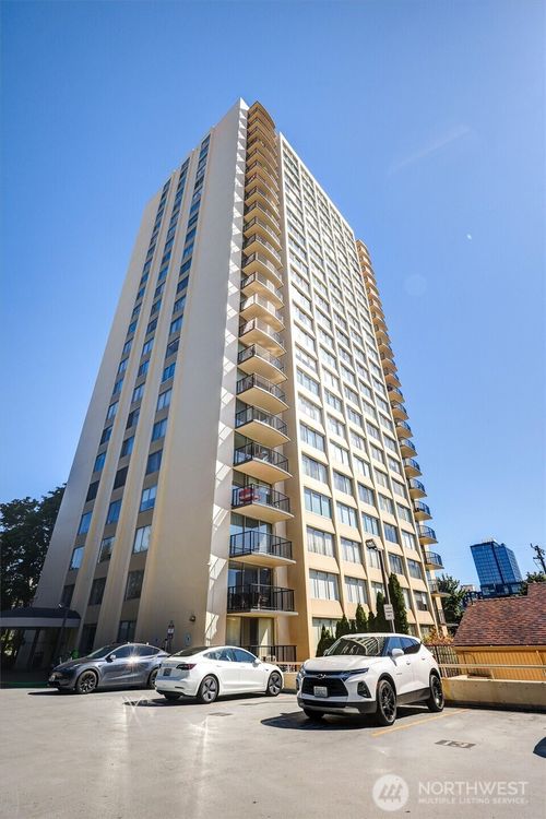 apt-2302-4540 8th Ave Ne, Seattle, WA, 98105-1708 | Card Image